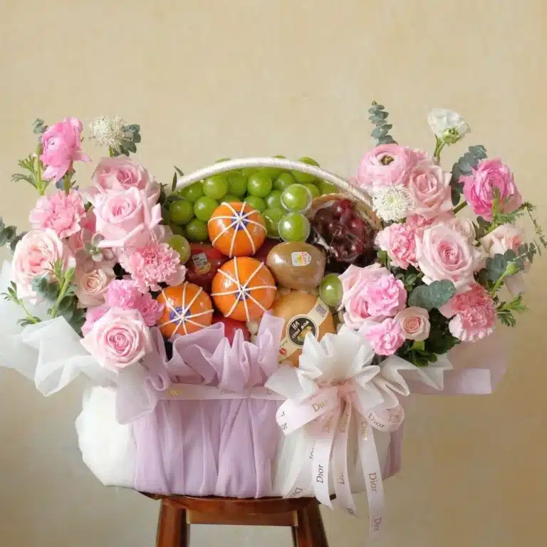 Giỏ Quà Trái Cây Cao Cấp Kèm Hoa Pastel Sang Trọng Oh You