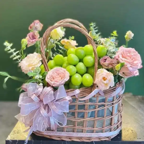 Giỏ Quà Nho Xanh Cao Cấp Kèm Hoa Pastel Oh You