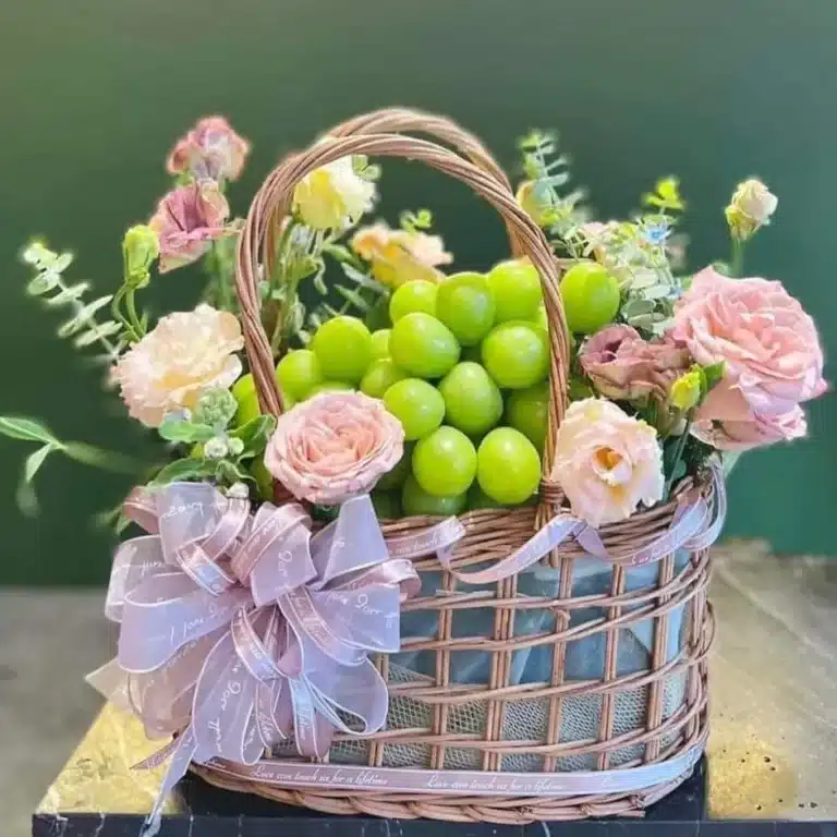 Giỏ Quà Nho Xanh Cao Cấp Kèm Hoa Pastel Oh You