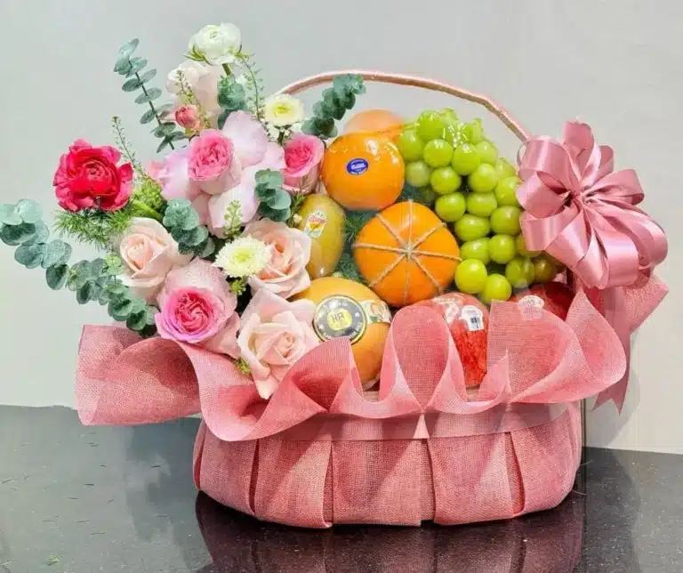 Giỏ Quà Trái Cây Cao Cấp Kèm Hoa Hồng Pastel Oh You