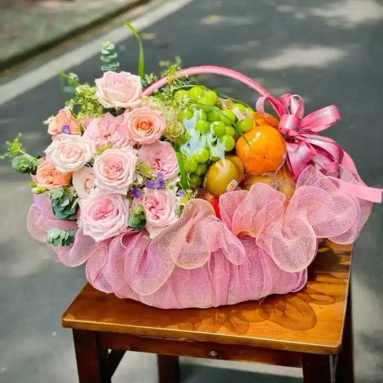 Giỏ Quà Trái Cây Cao Cấp Kèm Hoa Hồng Pastel Oh You