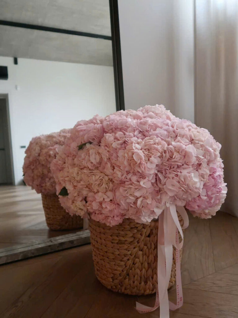 Giỏ Hoa Cẩm Tú Cầu Hồng Luxury – Sắc Ngọt Kiêu Kỳ Cho Mọi Khoảnh Khắc Oh You